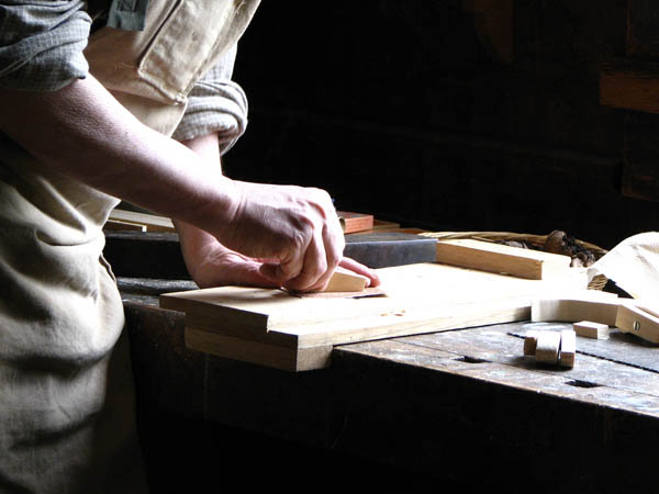 Nuestro equipo de profesionales cuenta  con muchos años de contrastada <strong>experiencia</strong> en el sector de la <strong>carpintería de madera en Sant Antoni de Vilamajor</strong>.
